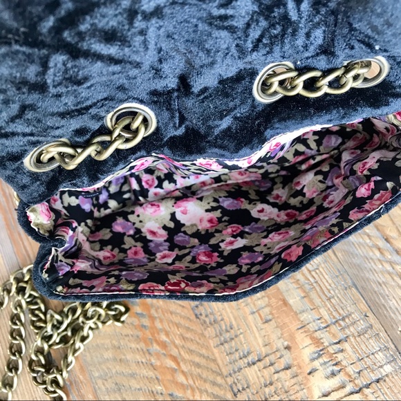 FREE PEOPLE Black Velvet Crossbody w/ Brass Chain - Picture 4 of 5